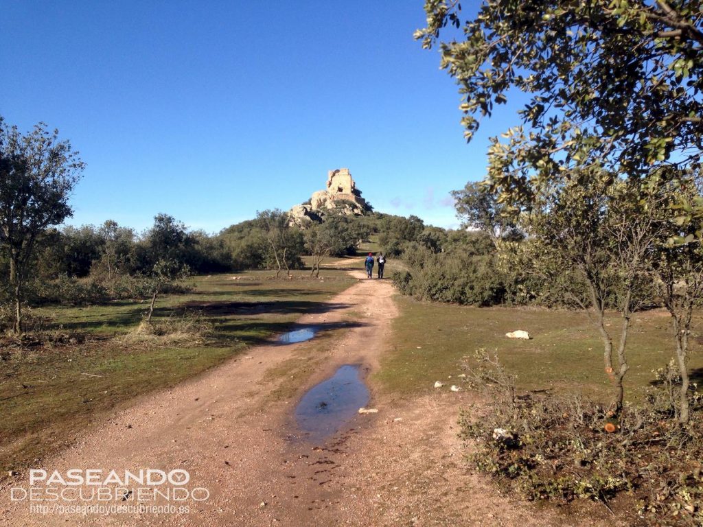 castillo.dos .hermanas.jpg